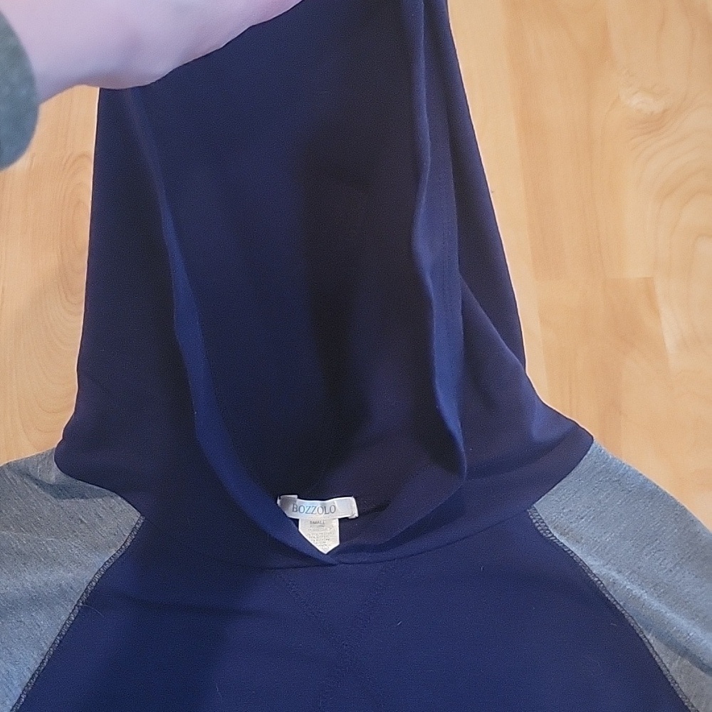 LONG SLEEVE HOODED TSHIRT SIZE SMALL - Picture 3 of 4